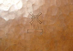 Closed-box signature.